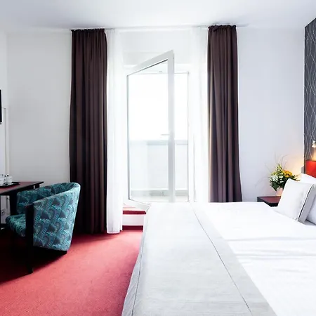 Aviva Hotel