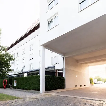 Aviva Hotel 4*